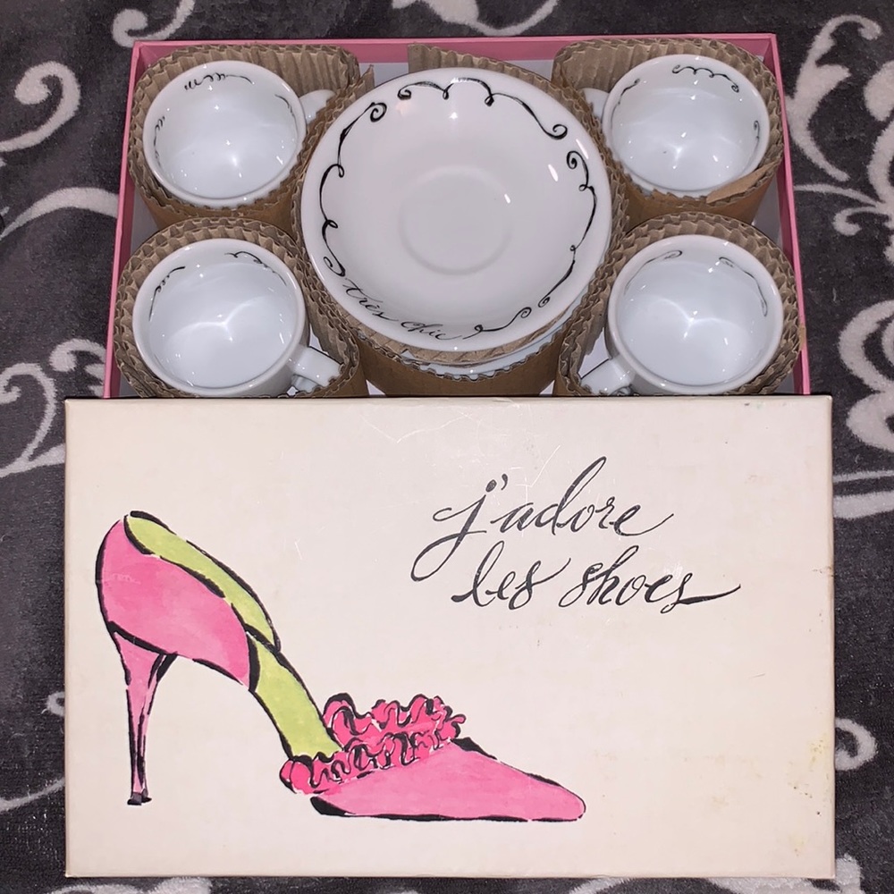 Neiman Marcus “j’adore les shoes” set of 4 Espresso Cups and Saucers